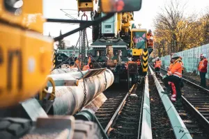 Czy warto skorzystać z usług wypożyczalni sprzętu budowlanego